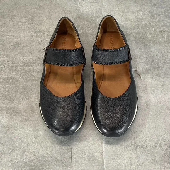 Gentle Souls By Kenneth Cole Women's Black Leather Luca Ruffled Strap Flats SZ 6